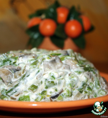 Salad with mushrooms and green beans