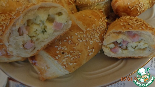 Bagels with cheese and ham