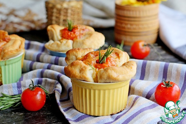 Rolls-flowers with mozzarella and cherry