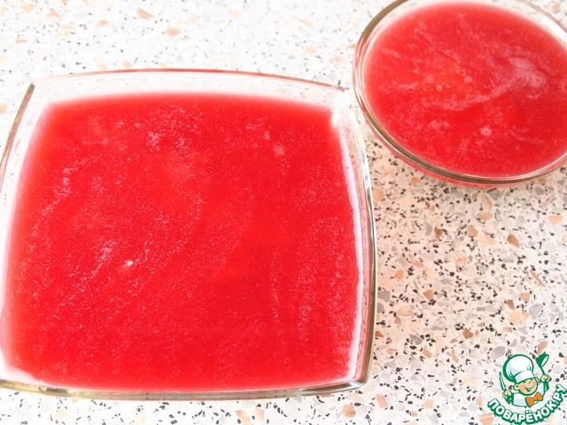 Pate of chicken breast under the red-currant jelly