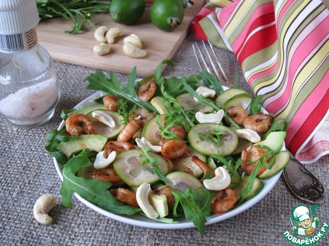 Salad with shrimp and pineapple guava