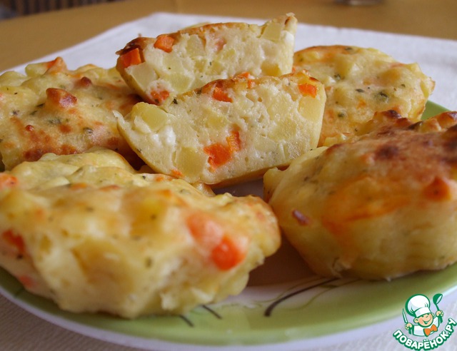 Cupcake with potatoes and cheese