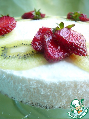 Cheesecake with berries and coconut flakes