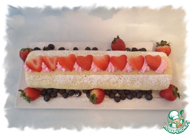 Sponge roll with strawberries