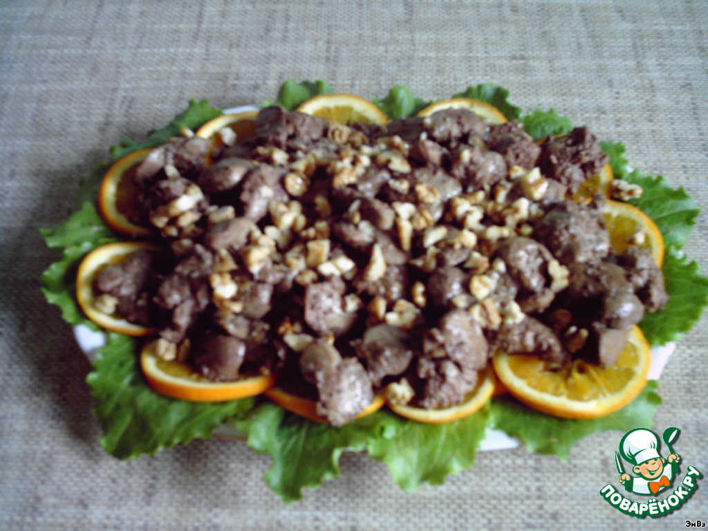 Warm chicken liver salad with walnuts and oranges