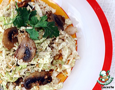 Salad of Chinese cabbage with mushrooms and nuts