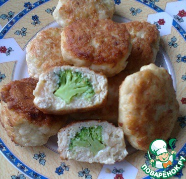 Chicken cutlets with broccoli