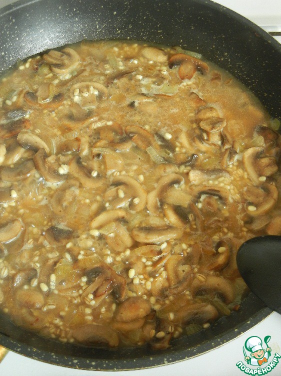 Barley porridge with mushrooms