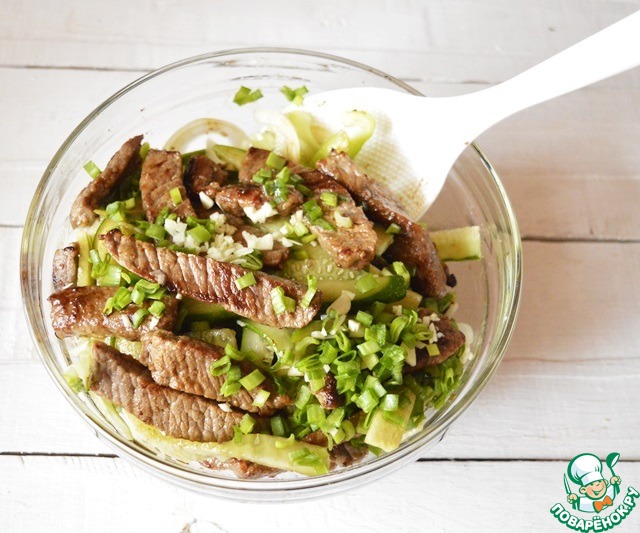 Cucumbers with beef in Chinese