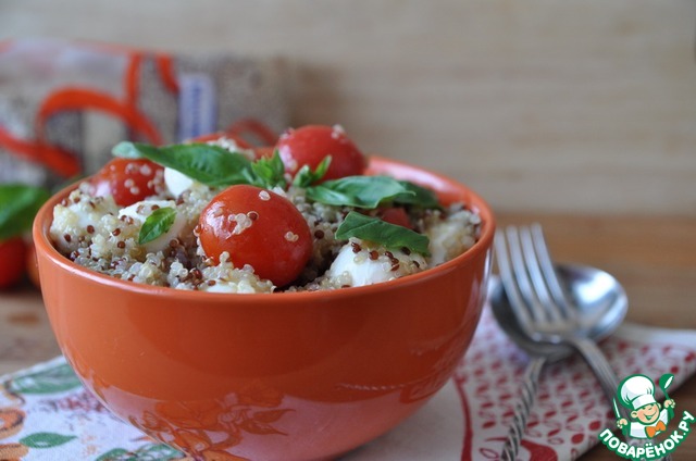 Salad with quinoa Tricolor