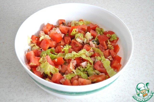 Salad with blue cheese and ham