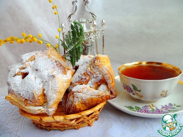 Cake of puff-choux pastry with jam