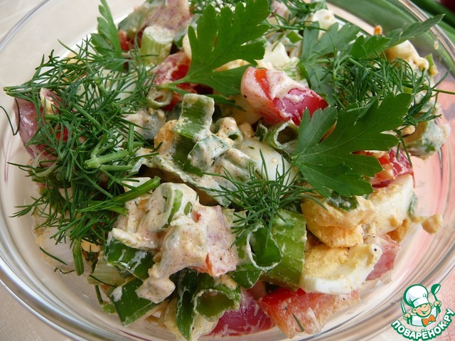 Salad with green onions, eggs and bell pepper