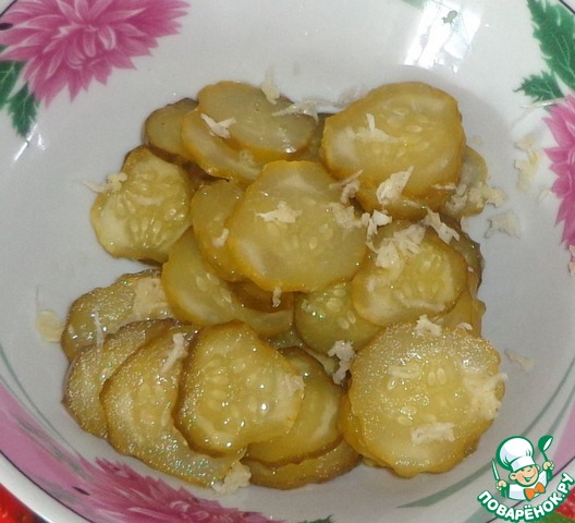 Cucumbers with garlic-soy marinade