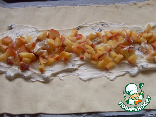 Strudel with cottage cheese and apples