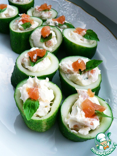 Cucumbers with cream cheese and red fish