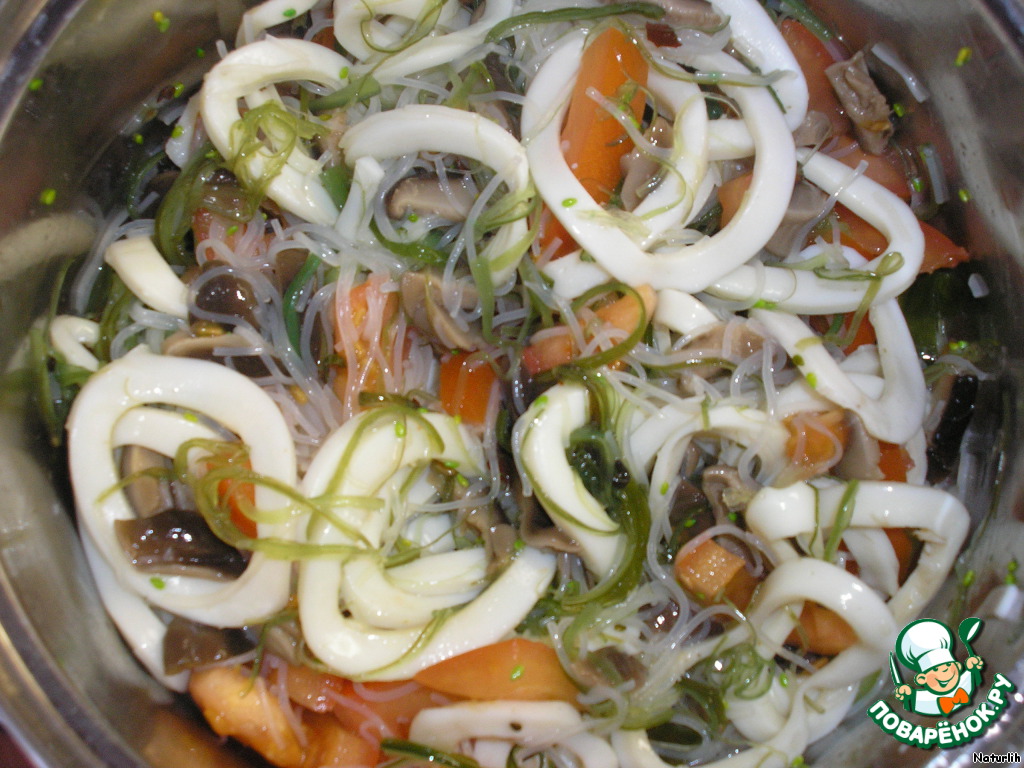 Salad with rice noodles and shiitake mushroom
