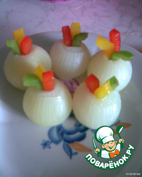A platter of onion and bell pepper