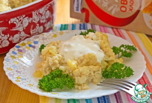 Cabbage casserole with oatmeal and zucchini