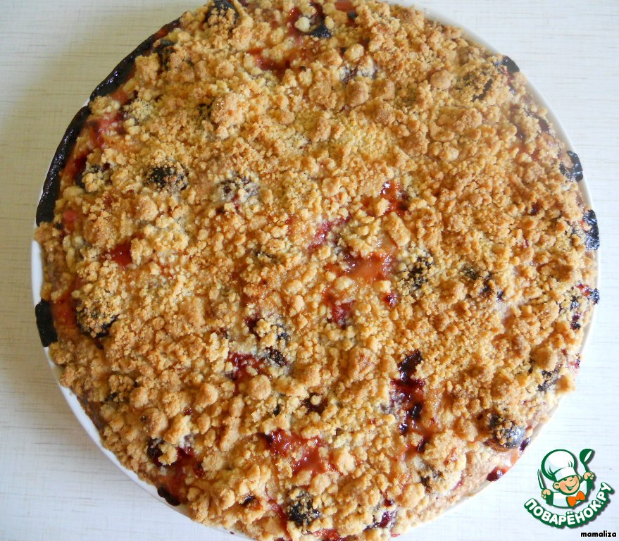 Plum cake with strategem