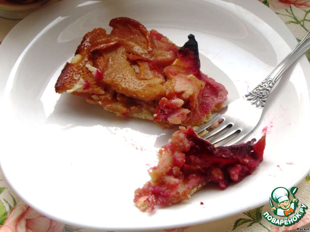 Fruit cake with caramel filling