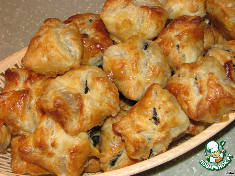 Cakes with dried mushrooms