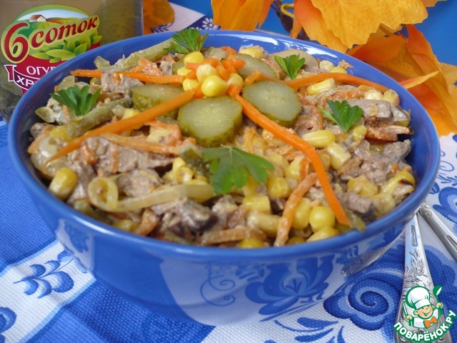 Salad with chicken liver and pickles