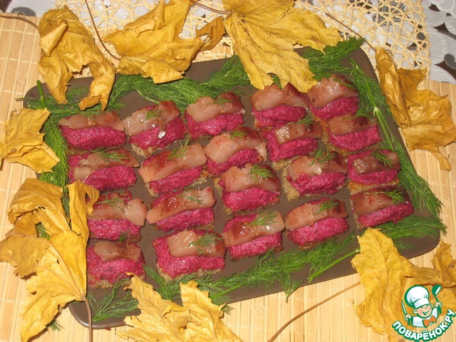 Canape with herring and beets