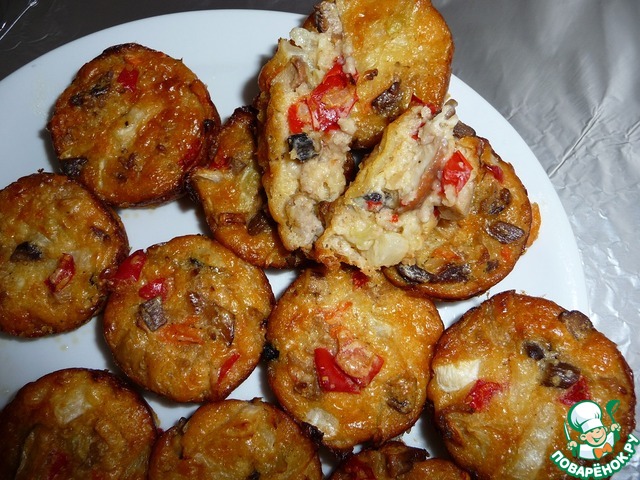 Muffins with vegetables, mushrooms and minced meat