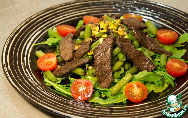 Warm salad with beef
