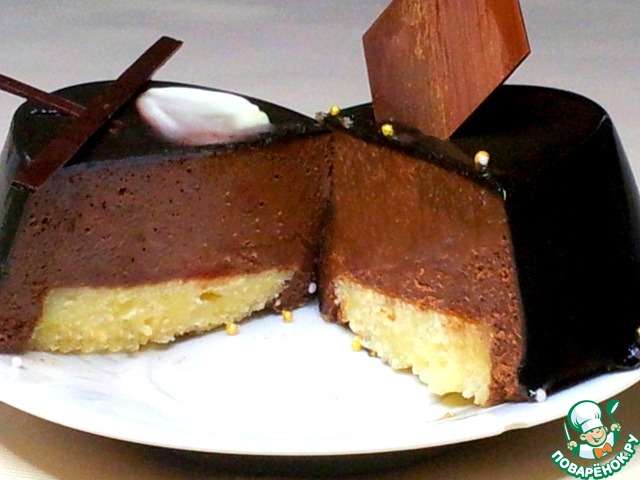 Base with white chocolate cake 