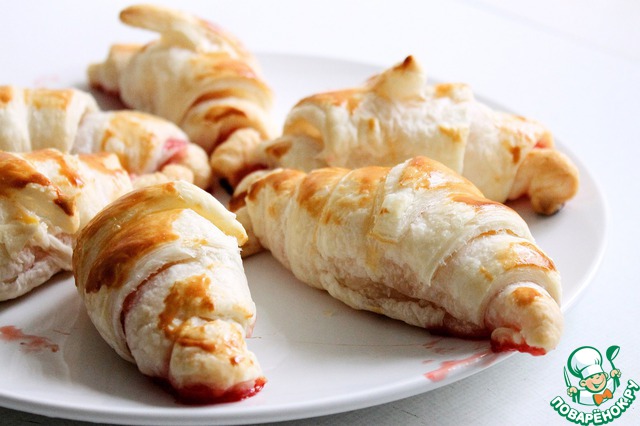 Croissants with strawberries for 20 minutes