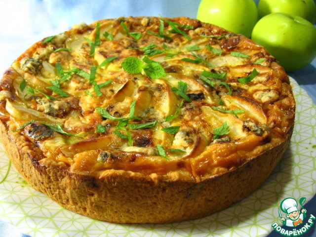 Apple pie with cheese