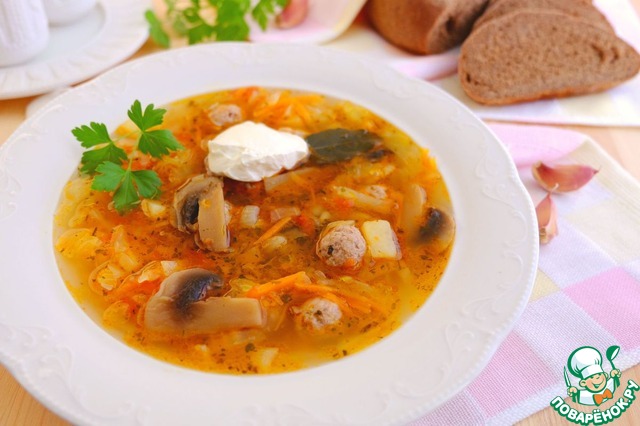 Soup with meatballs and mushrooms