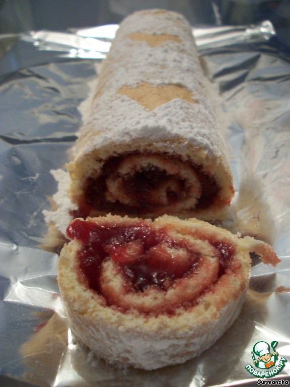 Biscuit roule with strawberry jam