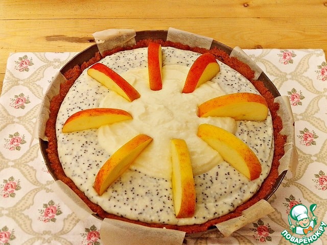 Cheesecake with apples and poppy seeds