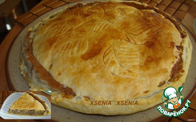 Royal biscuit filled with almond paste