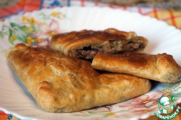 Pies with beans and cheese