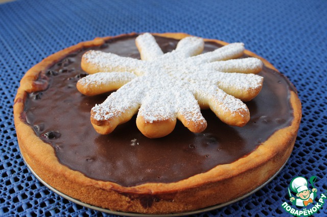 Cake with currants