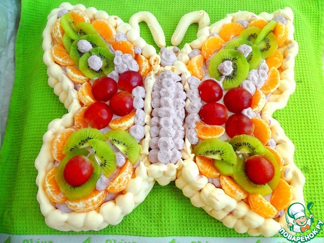 Cake-meringue Butterfly with blueberry cream