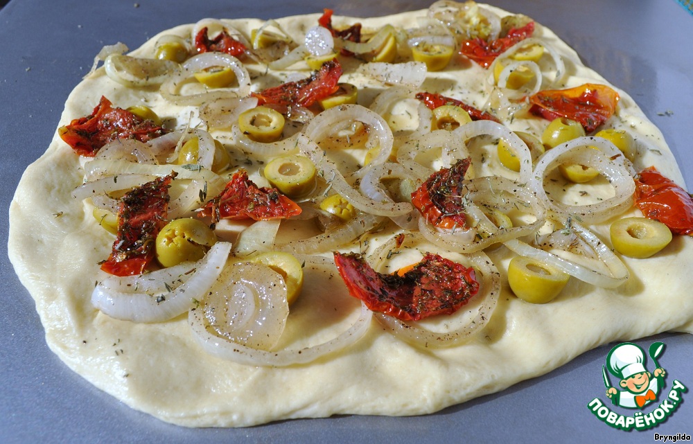 Focaccia with olives and sun-dried tomatoes