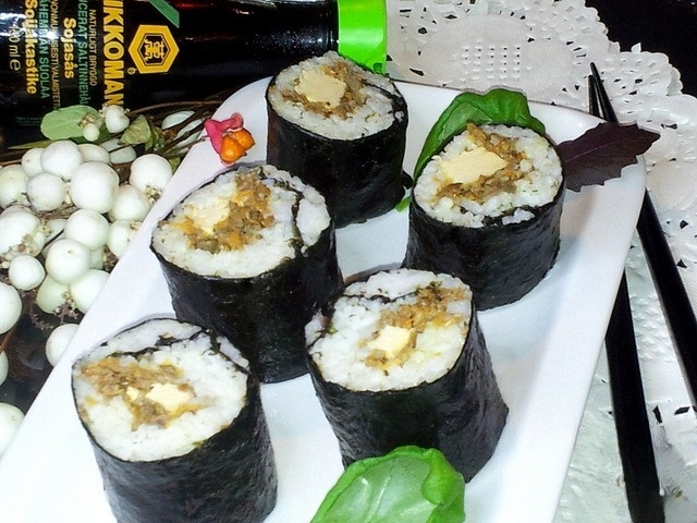 Sushi with mushrooms and chicken