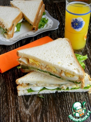 Sandwich with prawns and zucchini