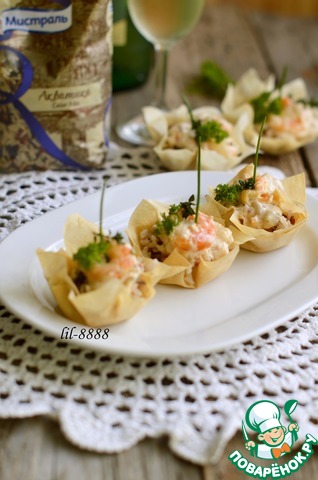 Baskets with rice and shrimp sauce