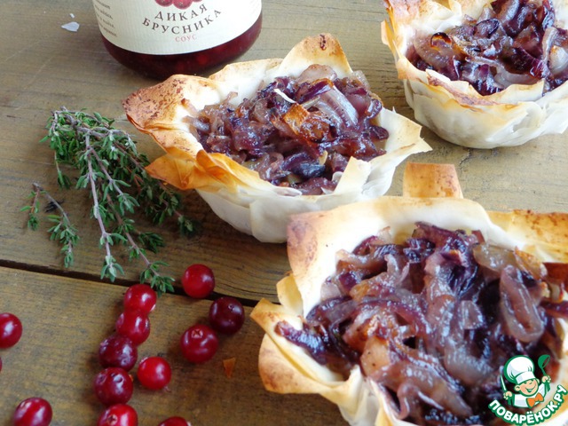 Onion muffins with cranberries