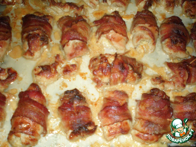 Chicken rolls in bacon