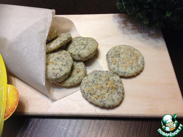 Crackers with thyme and poppy seeds