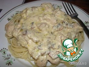 Spaghetti with chicken and mushrooms