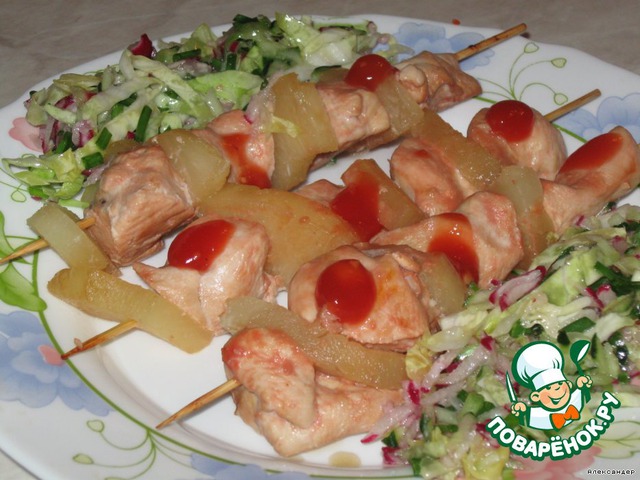 Skewers of chicken with pineapple