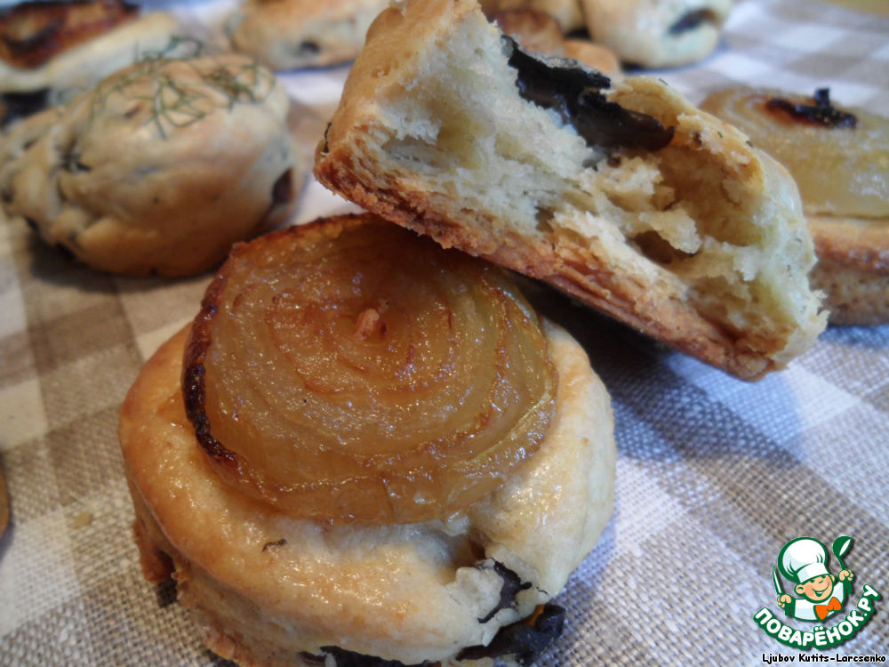 American mushroom buns with onions